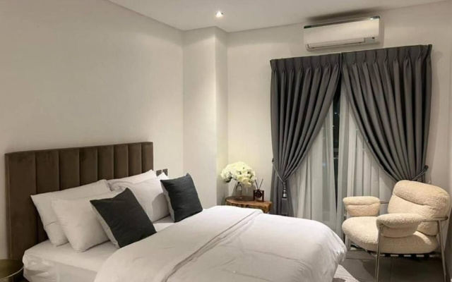 Fantastic Luxury Gem-5star Location, Pool, Gym