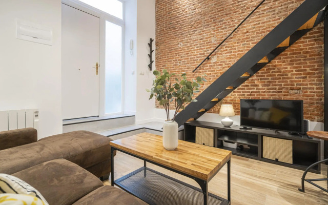 M (MPE35) Apartamento dúplex con patio