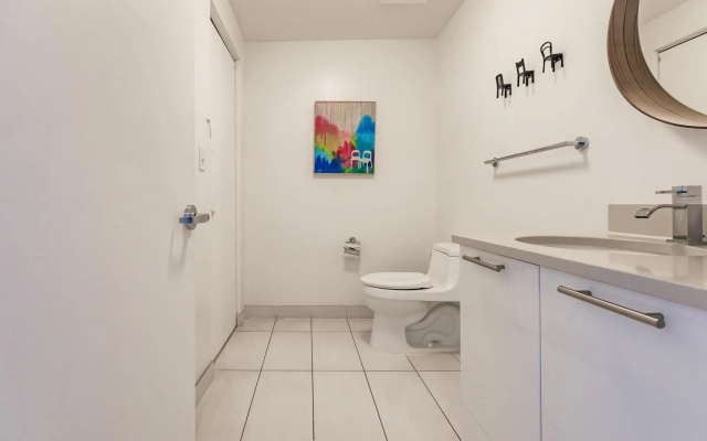 Hang Ten- Large Townhome, lux amenities, parking