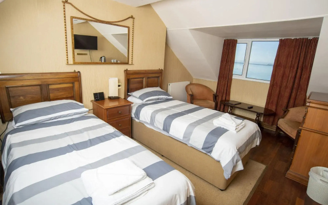 Nomi Rooms & Restaurant