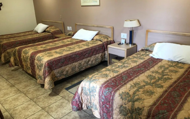 Topper Motel