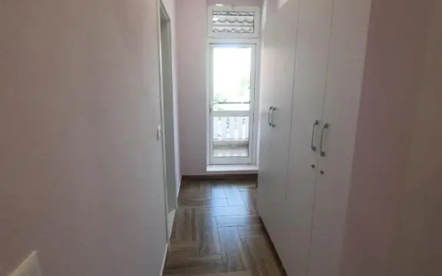 2V1 - Studio 1