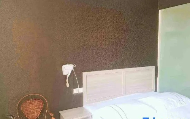 Xiangyang Black Swan Business Hotel