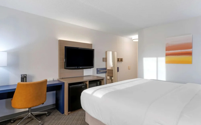 Super 8 Clawson/troy/detroit Area