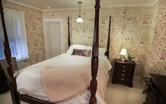 The Laurentide Inn