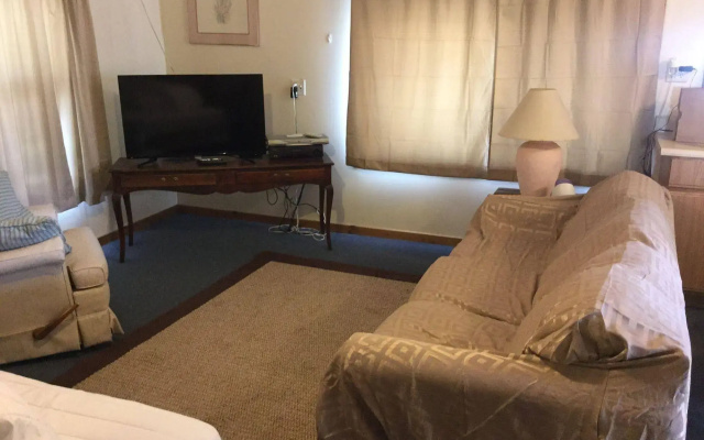 Waters Edge Motel