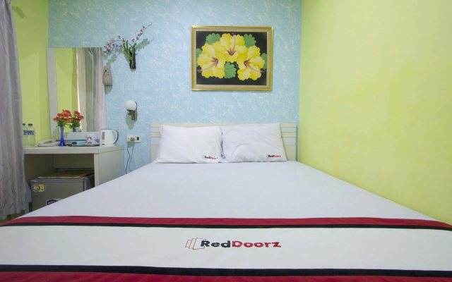 RedDoorz near Plaza Ambarukmo