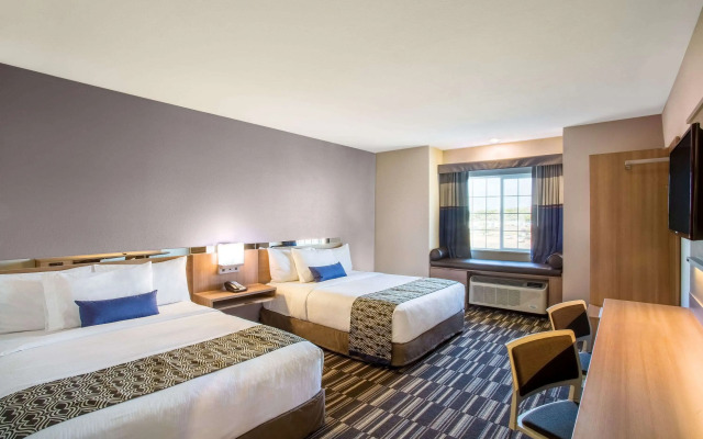 Microtel by Wyndham Vernal / Naples
