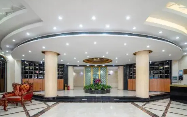 Qingzhu Kaisheng Hotel (Happy World Baiyun Middle Road Subway Station)