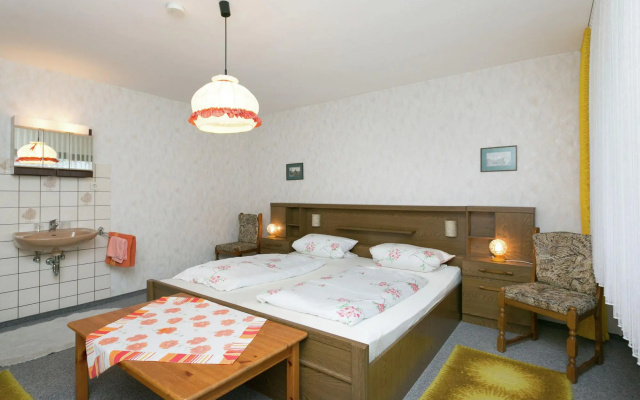 Apartment in Winnen Near Forest