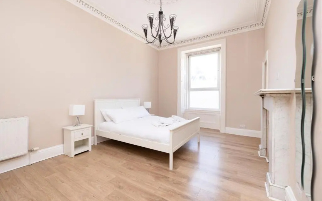 JOIVY Cosy 3bed Family Flat near Leith