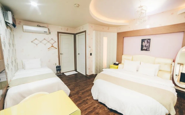 Hole in one Hotel