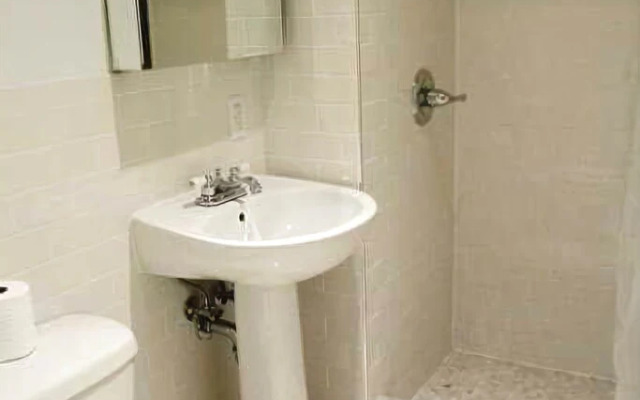 Hotel 1 Bedroom East Village Apartment