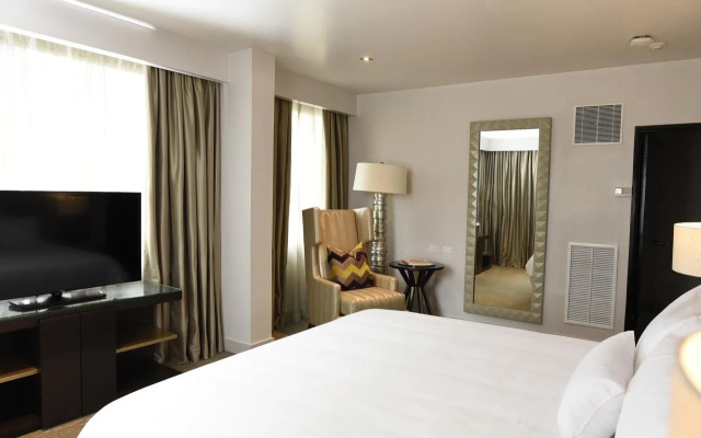 Renaissance Panama City Hotel