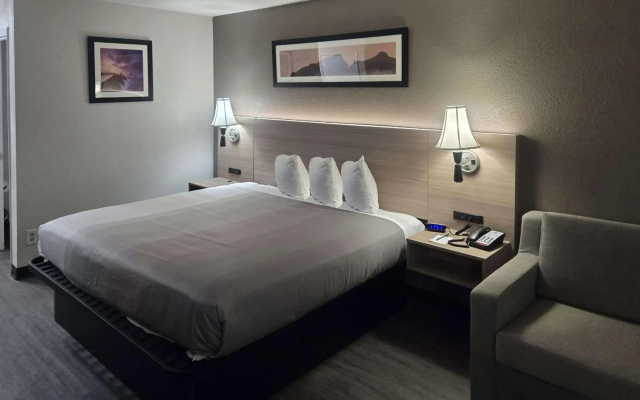 Quality Inn & Suites Sunport Airport Albuquerque
