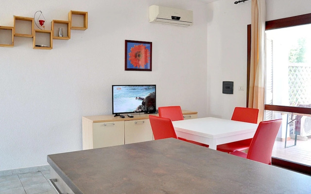 Inviting Holiday Home In Loiri With Swimming Pool Near Sea