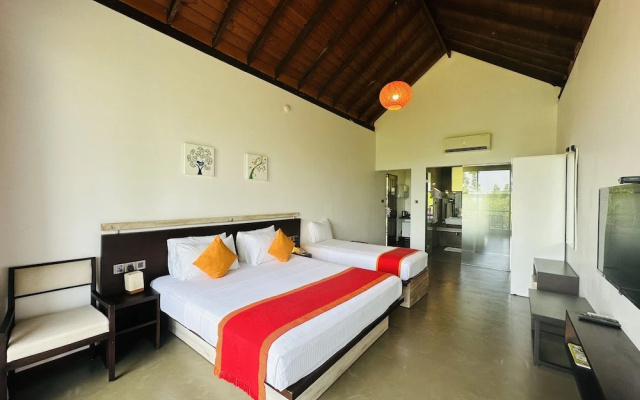 Chari Lake Hotel