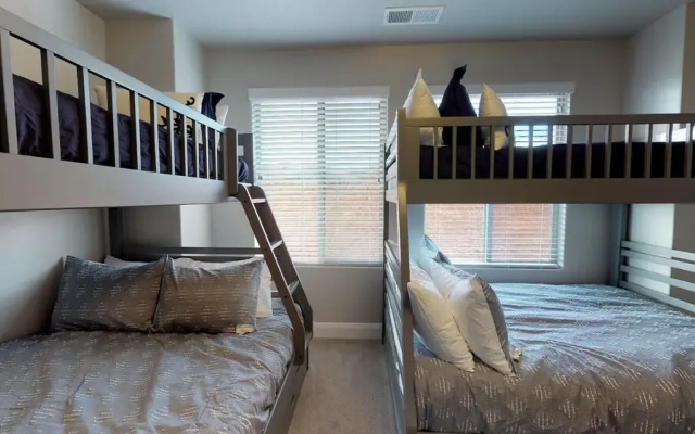 Blue Cruiser Casita 4 Bedroom Apts by Redawning