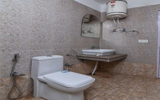 OYO Home 15841 Serene Mountain View Studio