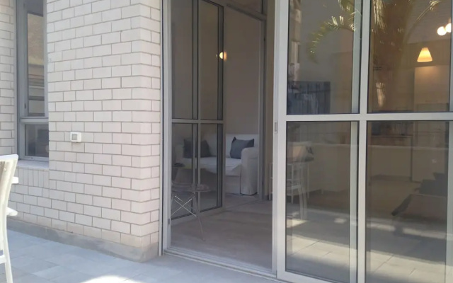 Apt Terrace & Garden - Bauhaus