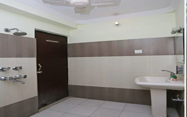 OYO 8909 Hotel Grand