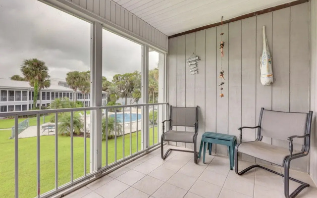 Riverfront Weleka Condo w/ Dock & Pool Access