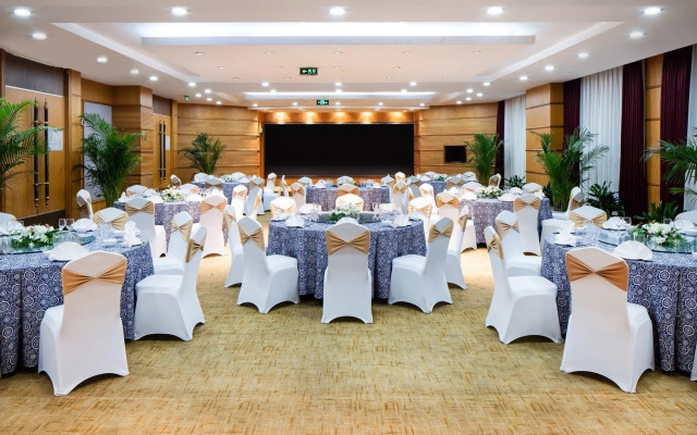 Holiday Inn Chongqing Guanyinqiao by IHG