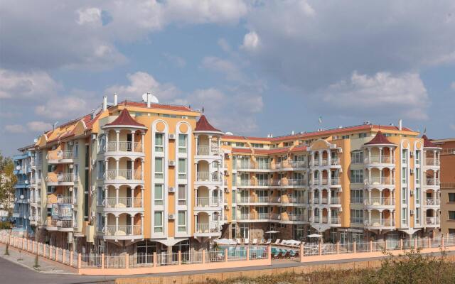 Апартаменты Silver Springs Apartments вид на фасад