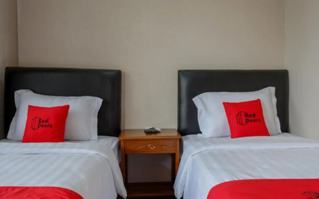 RedDoorz @ Jalan Majapahit Semarang