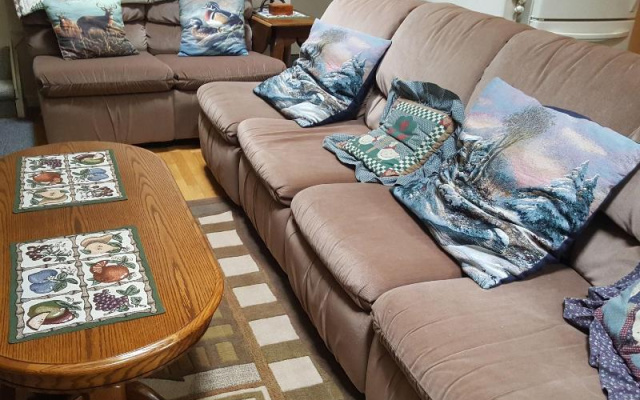 Quiet and Cozy Chalet Retreat - Renovated