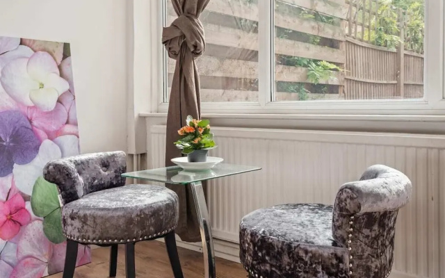 Beautiful Studio W/patio Near London Bridge