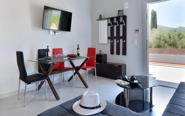 Villa Bratou Ignis Sleeps 6 With Parking