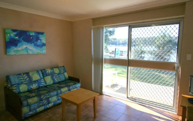 Lake Edge Apartments