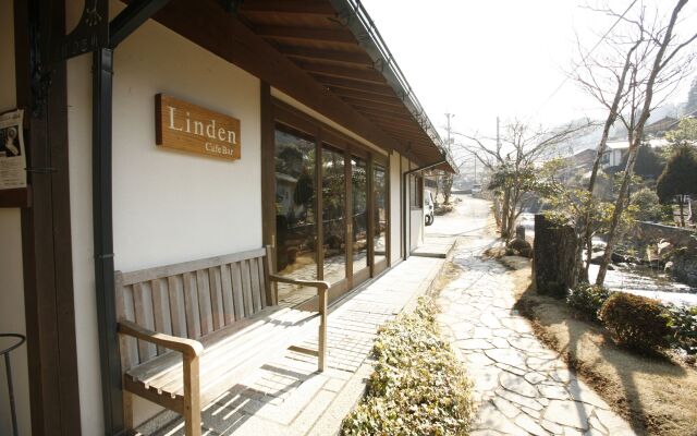 Отель Shimizu Ryokan Хидзи вид на фасад