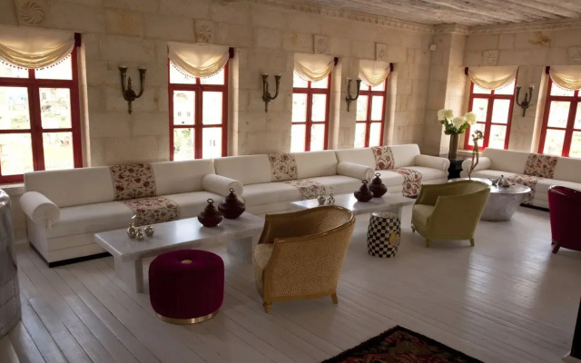 Hezen Cave Hotel