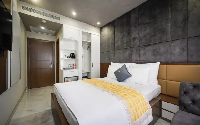 The Moon 1 Hotel