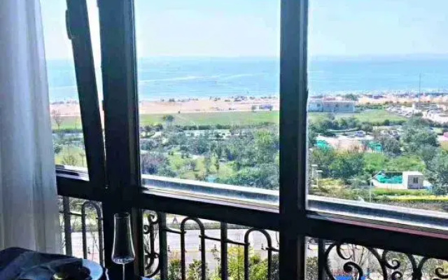 West Coast Seaview Apartment