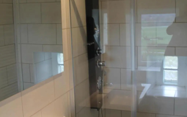 MAISON LA ROCHE-POSAY, 2 PIèCES, 3 PERSONNES - FR-1-541-52