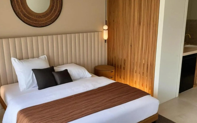 Royal Hotel and Suites