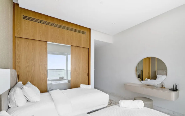 WelHome - Luxe Apt With Dazzling Views Steps From The Beach