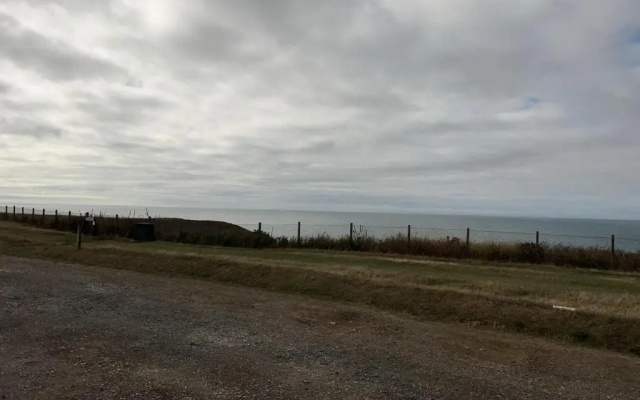 Sea Facing 2Bd Terraced Home - Peacehaven