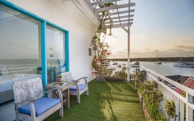 Paras Paros Marina Lodge