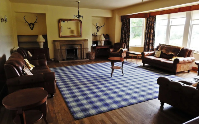Glencanisp Lodge