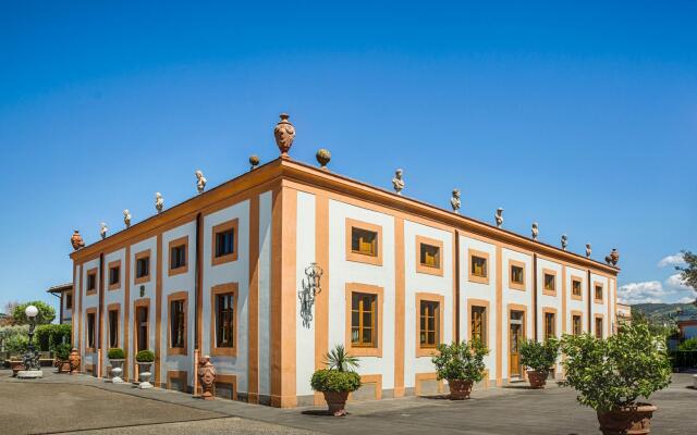 Отель Villa Olmi Firenze вид на фасад