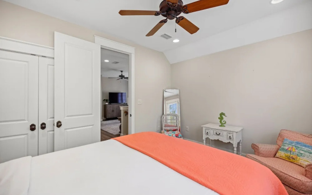 2465 Bungalo 4 Bedroom Home by RedAwning