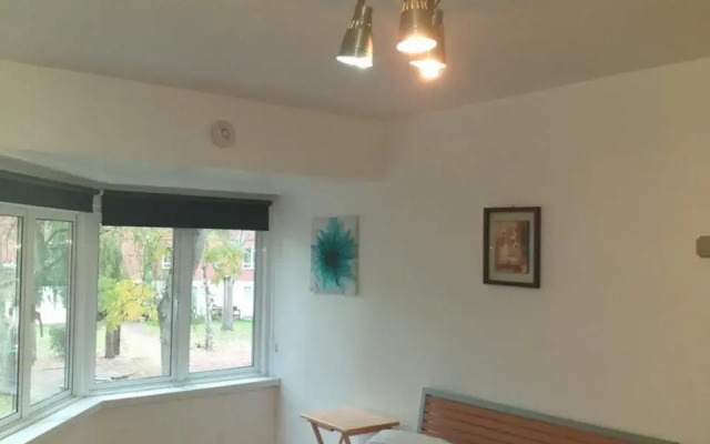 Studio flat in central Bracknell
