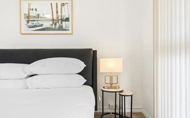 Elegant 2-bed With Balcony by Parks and Amenities