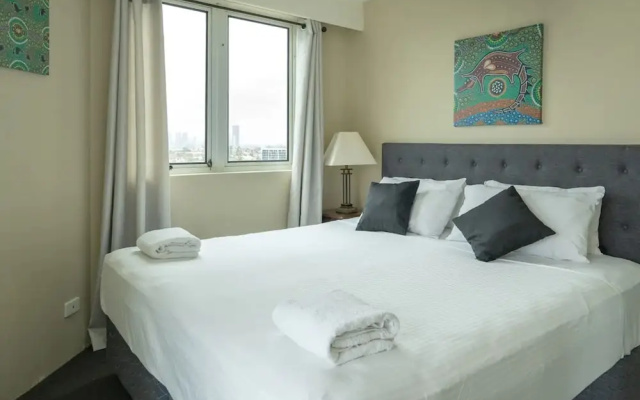 Comfortable 2 Bedroom Apartment With River Views