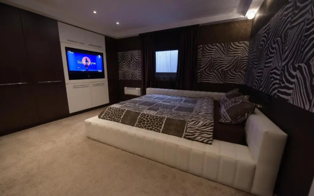 H & V Residence - Bungalow Apartment