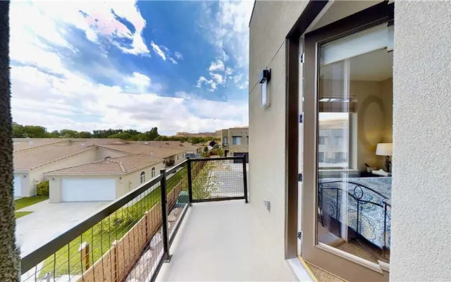 Entrada 673 - 4 Br townhouse by RedAwning